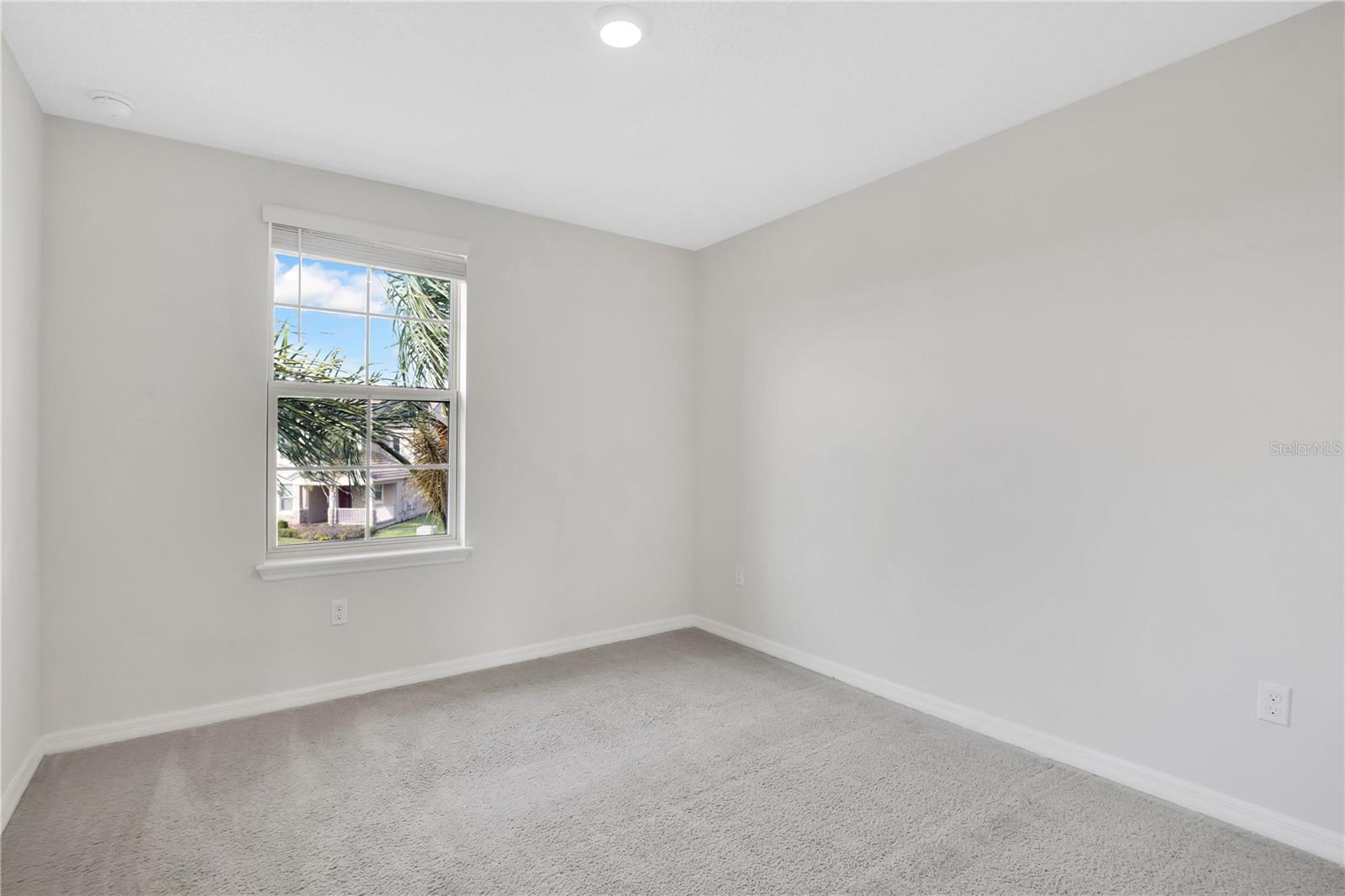 Image 29 of 51 For 16209 Admirals Cove Lane