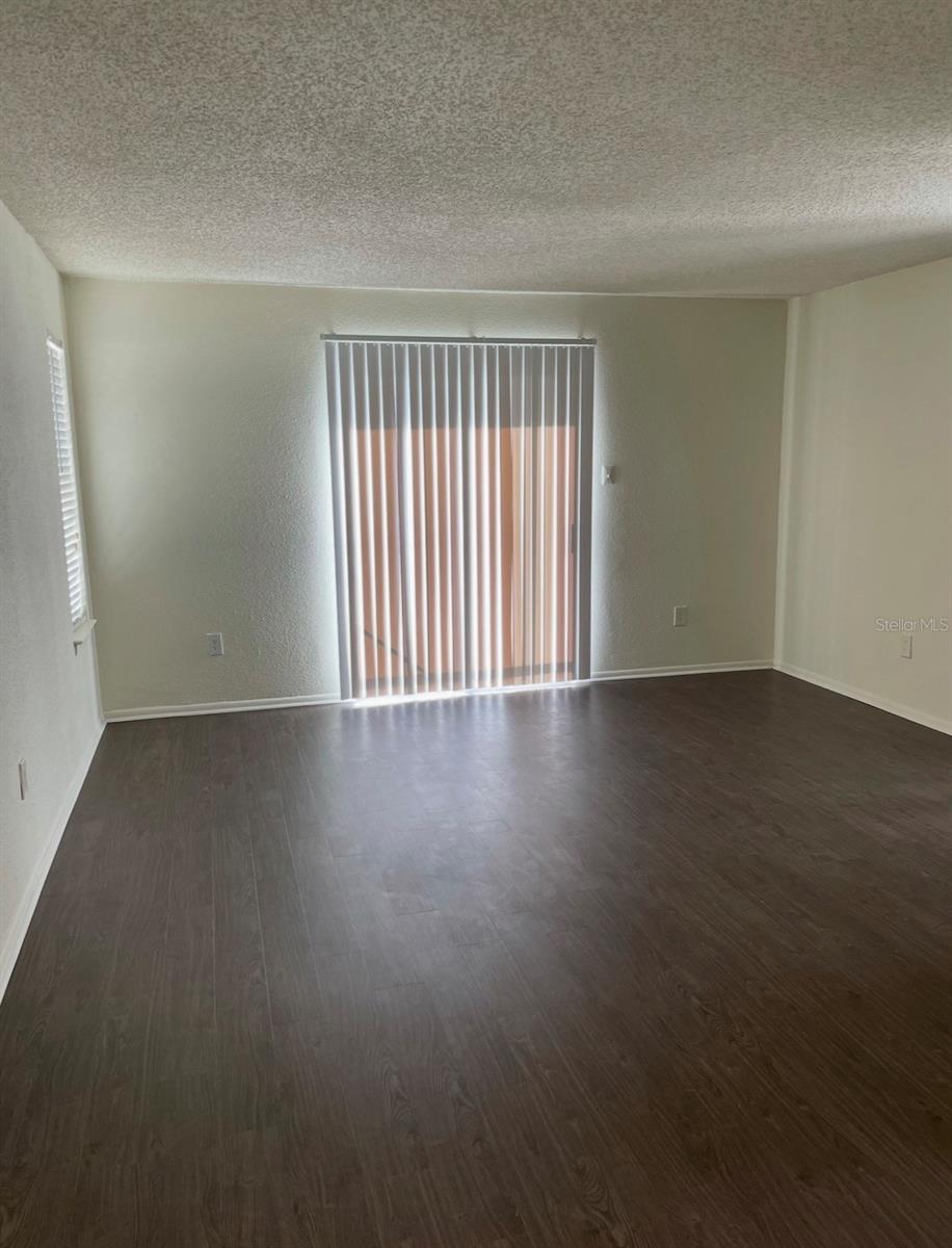 Image 4 of 11 For 3700 Idlebrook Circle 102