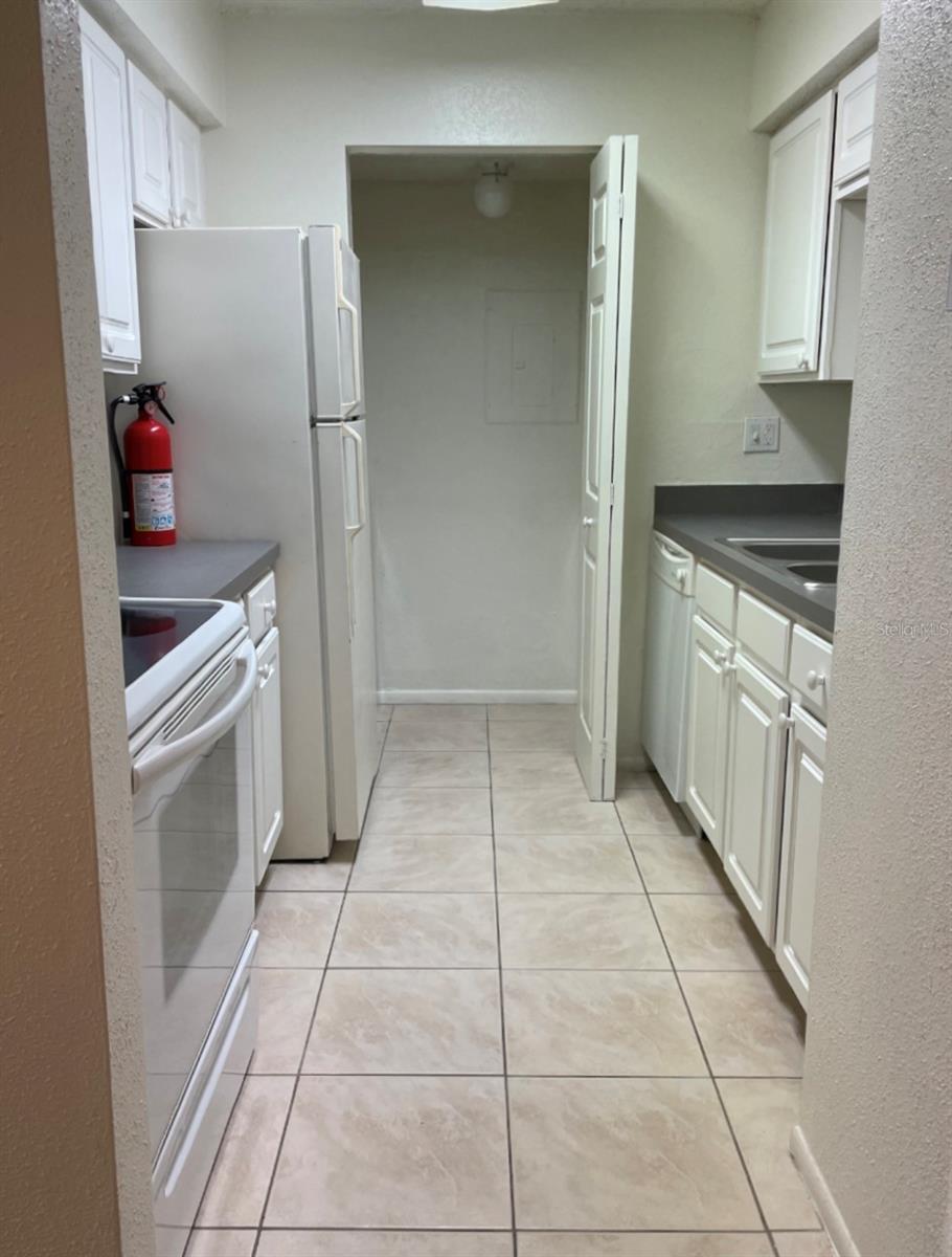 Image 5 of 11 For 3700 Idlebrook Circle 102