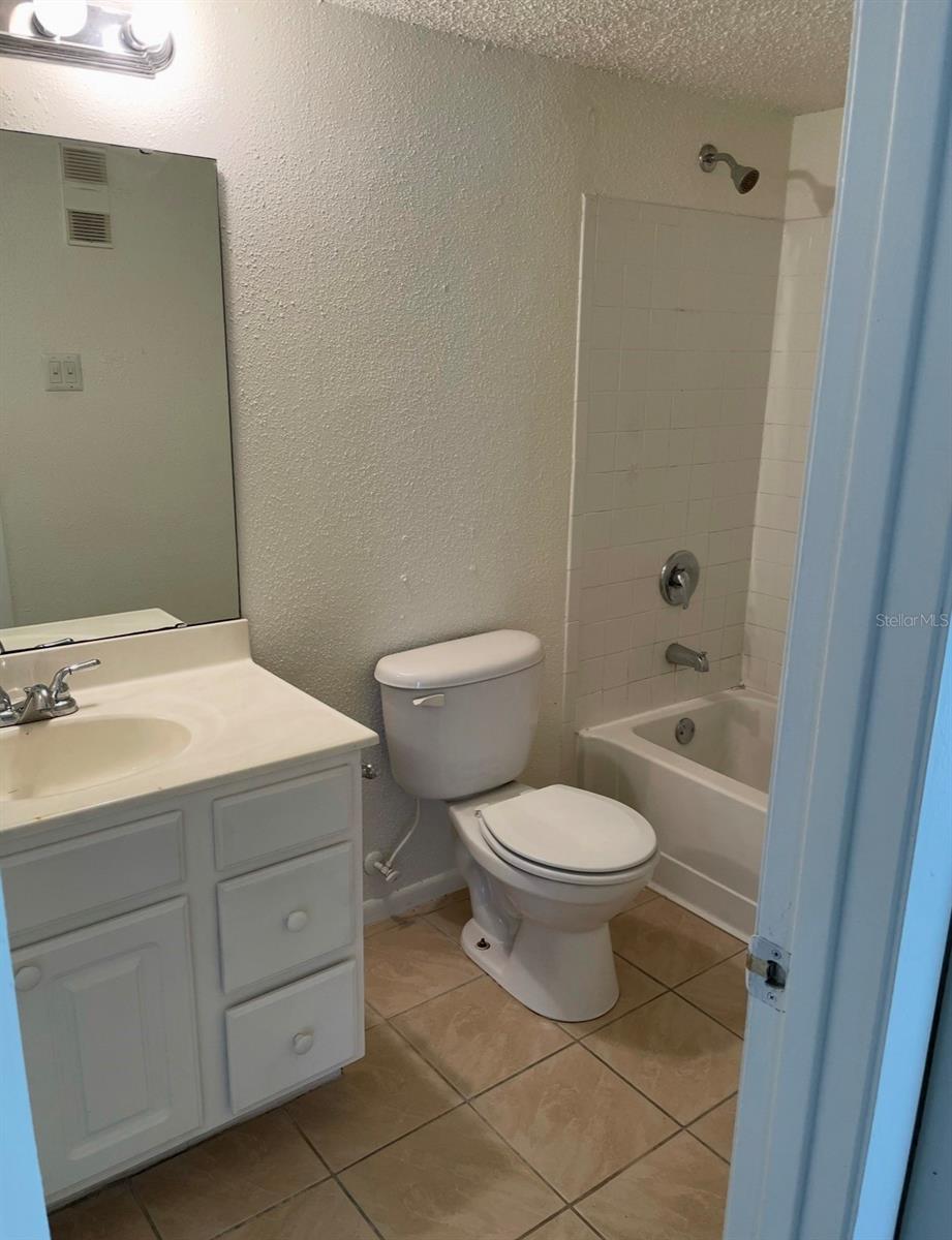 Image 8 of 11 For 3700 Idlebrook Circle 102