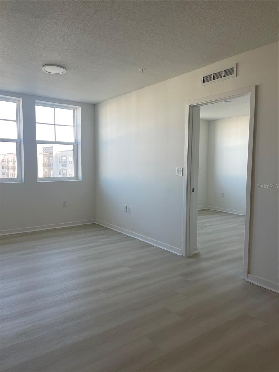 Image 3 of 17 For 5592 Pga Boulevard 521