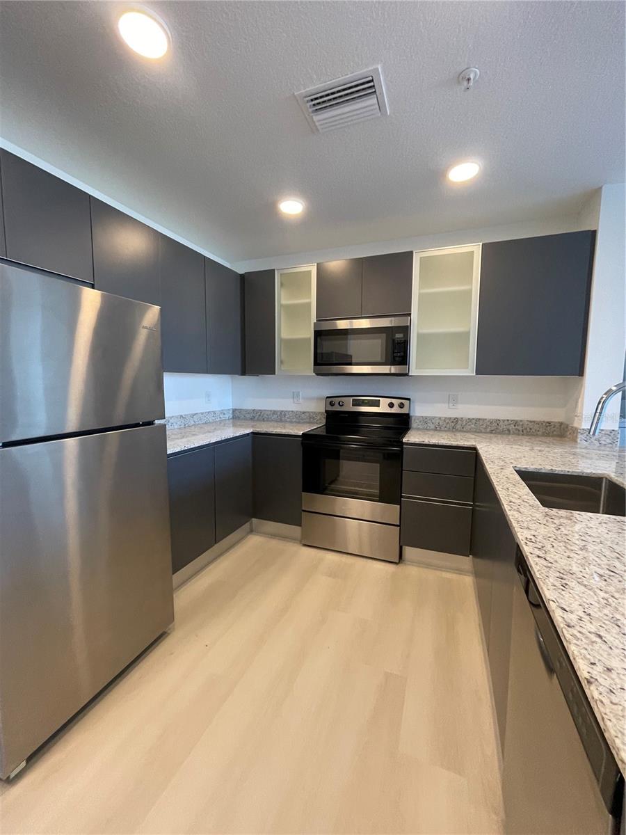 Image 6 of 17 For 5592 Pga Boulevard 521