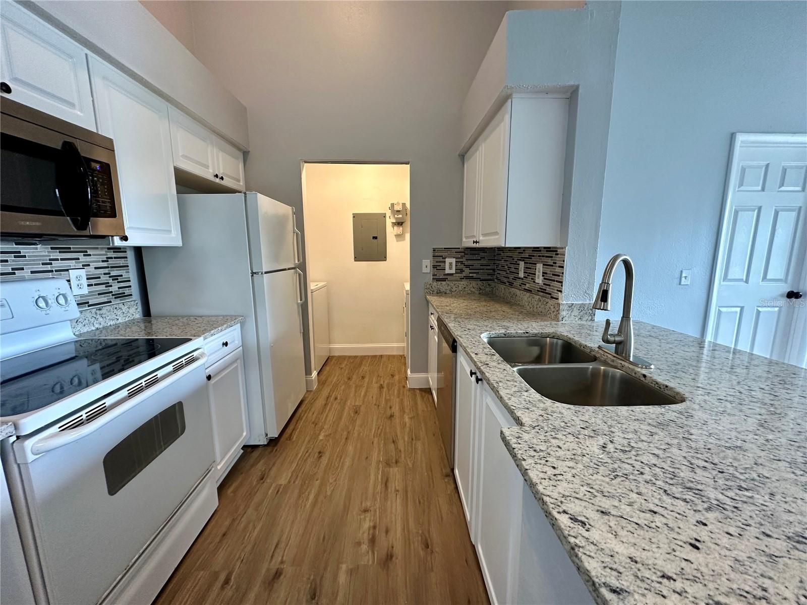 Image 5 of 29 For 1201 Bermuda Lakes Lane 205