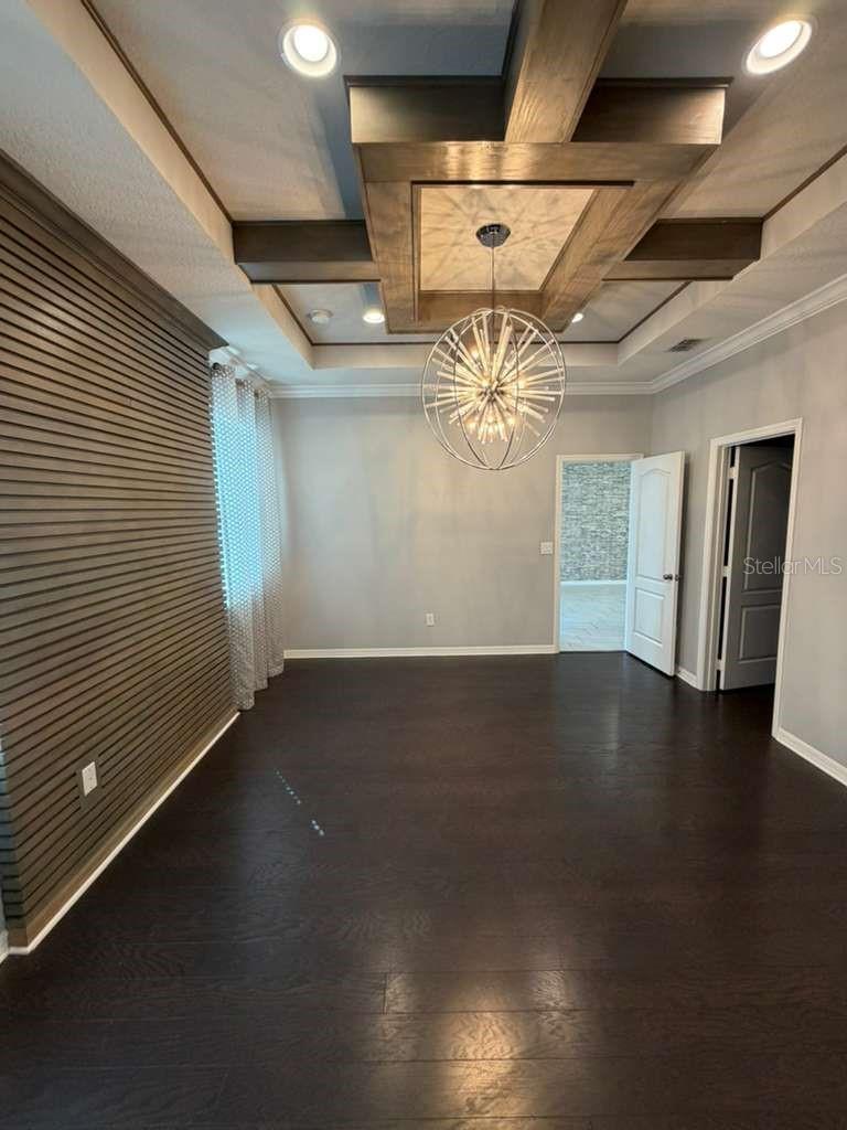 Image 16 of 37 For 1301 Clear Brook Pl