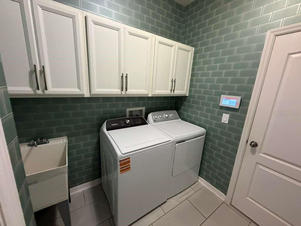 Image 32 of 37 For 1301 Clear Brook Pl