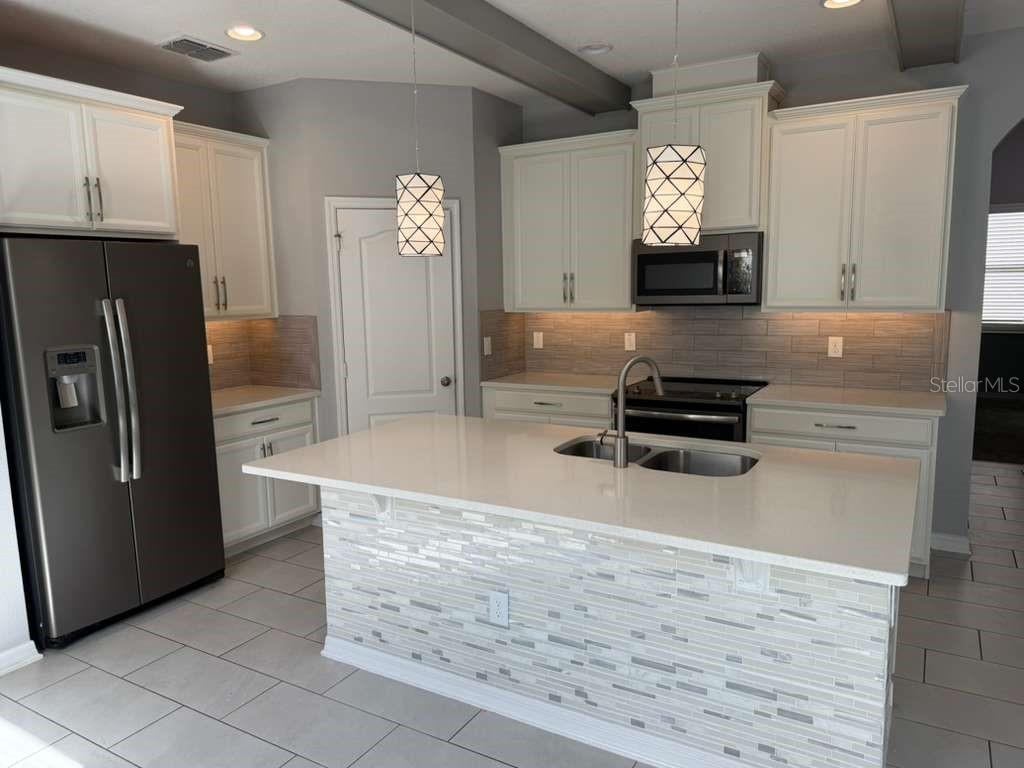 Image 4 of 37 For 1301 Clear Brook Pl