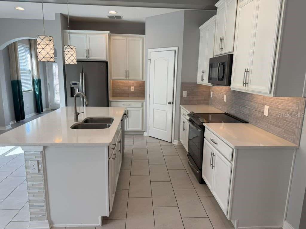 Image 6 of 37 For 1301 Clear Brook Pl