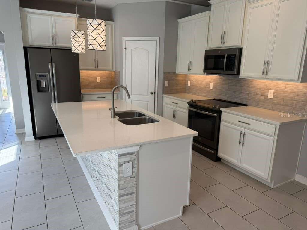 Image 7 of 37 For 1301 Clear Brook Pl