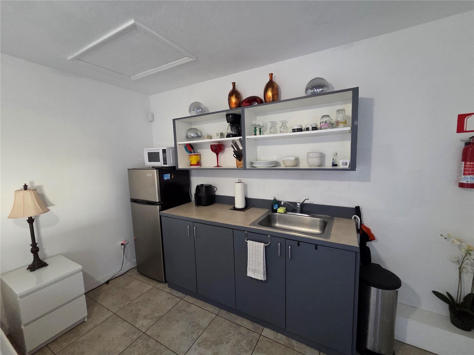 Image 5 of 25 For 803 Caribbean Drive  B