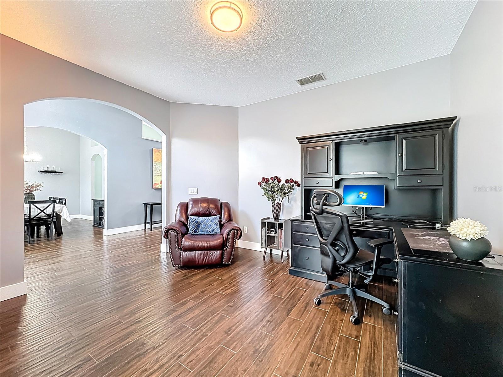 Image 15 of 55 For 541 Green Park Court