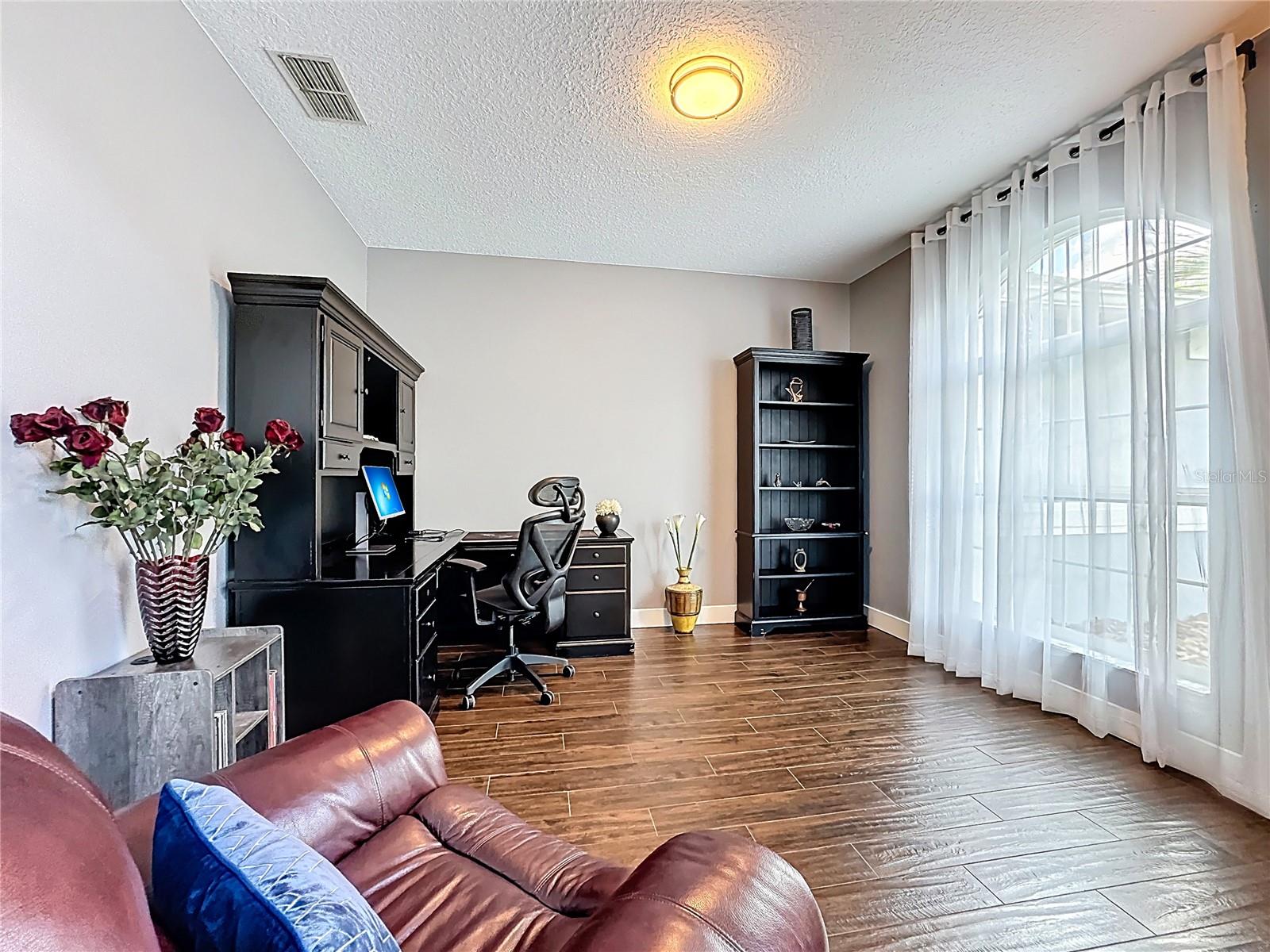 Image 16 of 55 For 541 Green Park Court