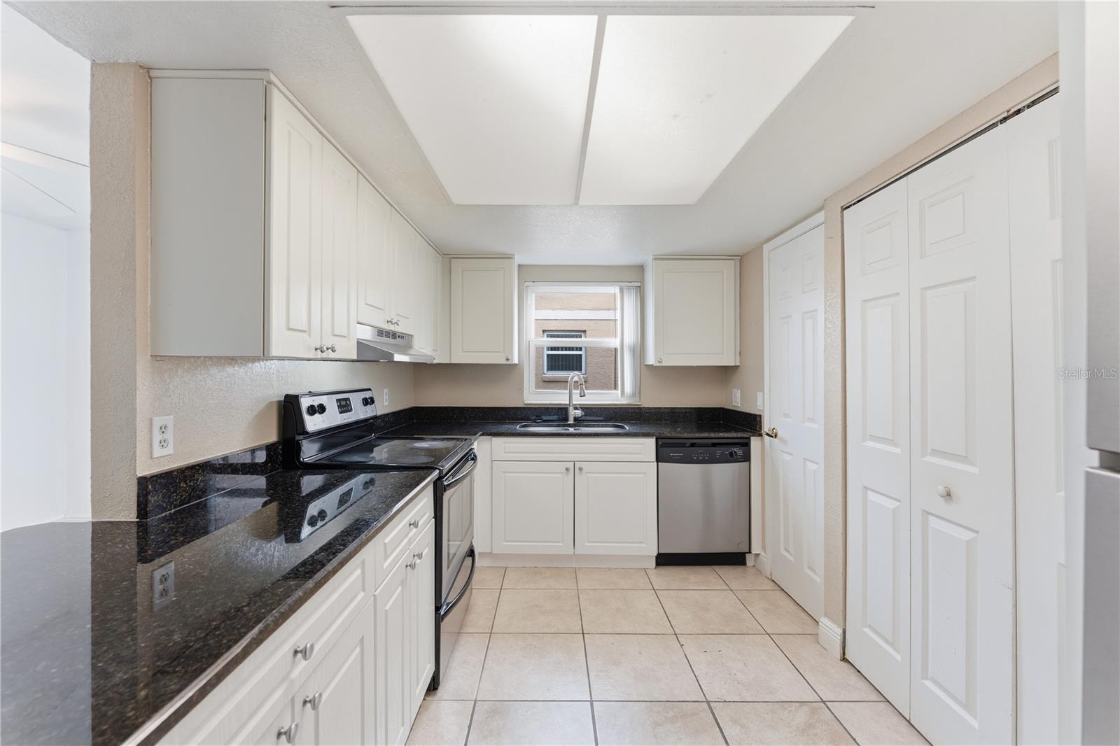 Image 13 of 29 For 9950 Turf Way 4