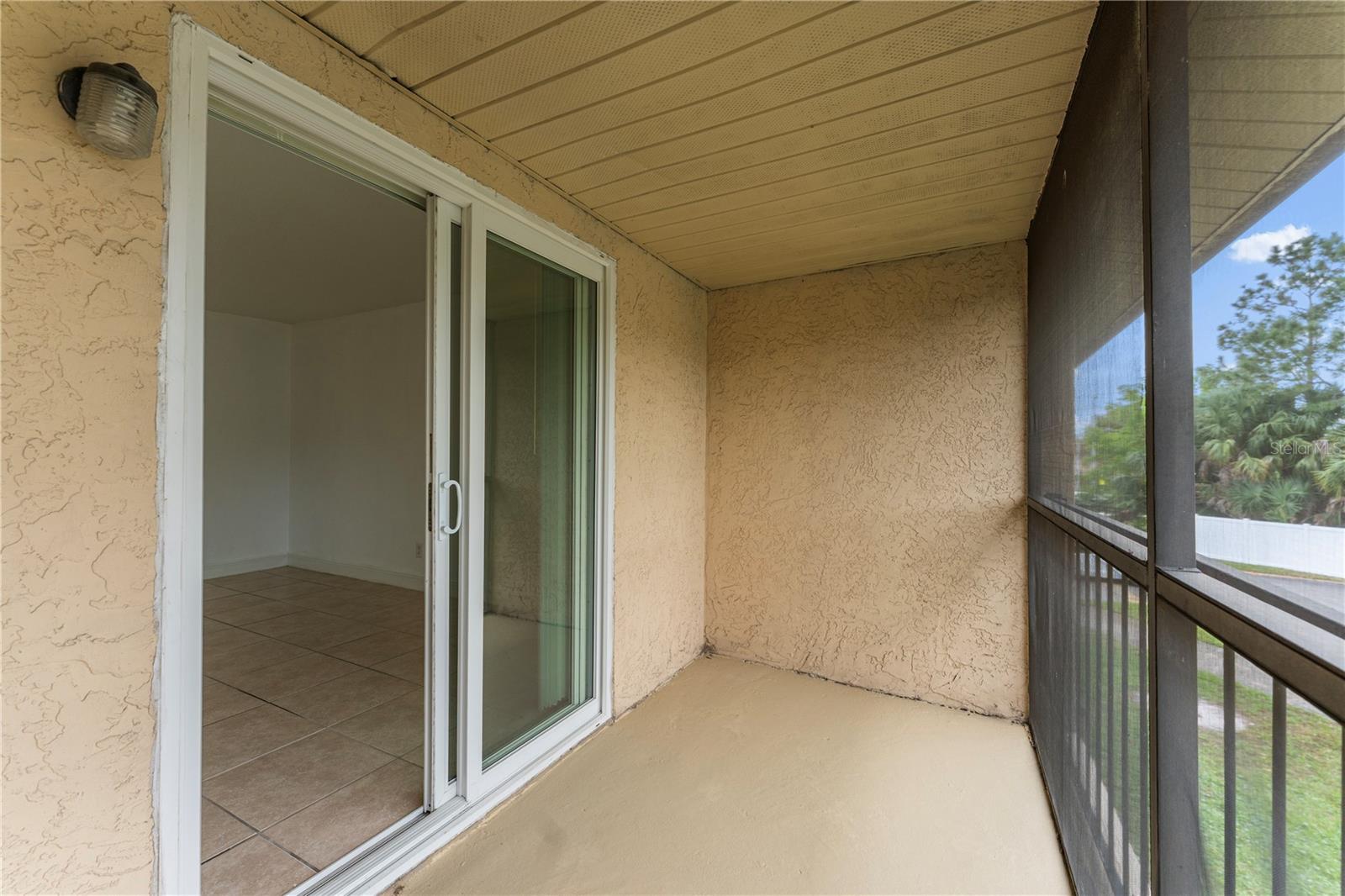 Image 4 of 29 For 9950 Turf Way 4