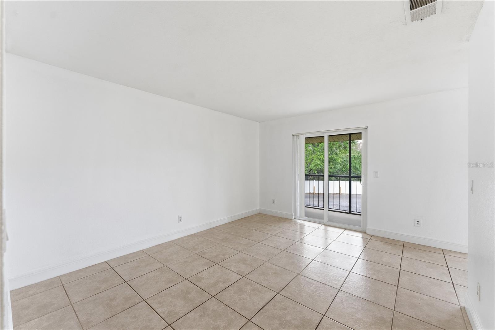 Image 7 of 29 For 9950 Turf Way 4