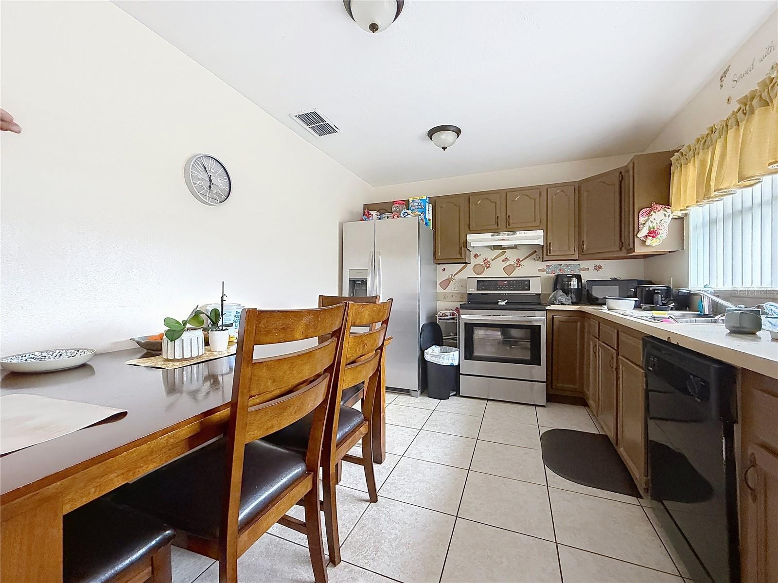 Image 18 of 32 For 522-524 Imperial Place