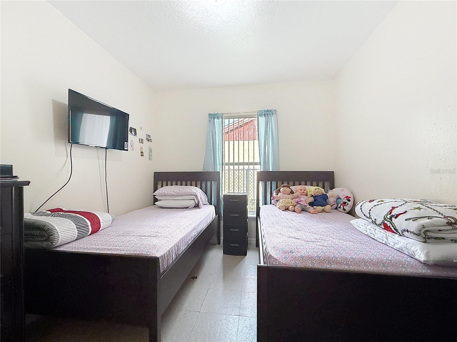 Image 28 of 32 For 522-524 Imperial Place