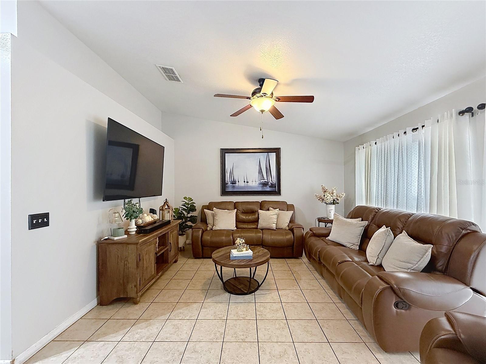 Image 3 of 32 For 522-524 Imperial Place