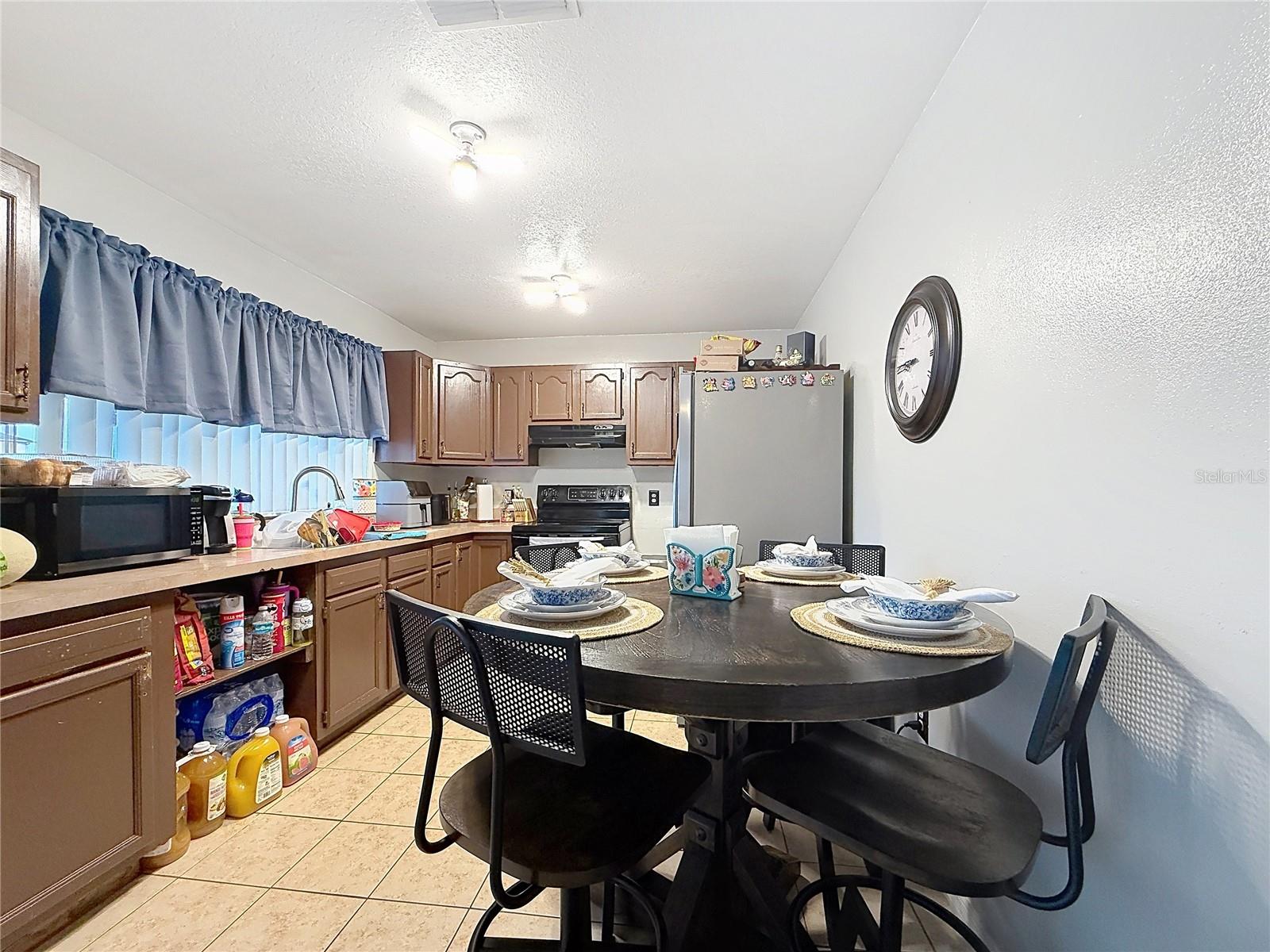 Image 8 of 32 For 522-524 Imperial Place