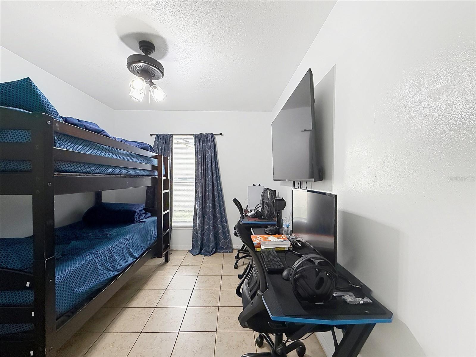 Image 9 of 32 For 522-524 Imperial Place