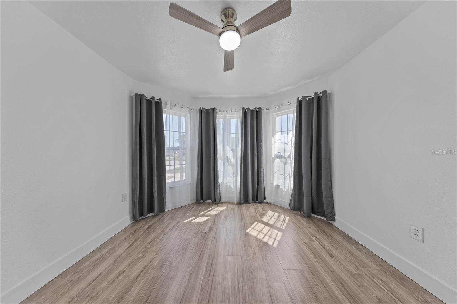 Image 7 of 66 For 449 Majesty Drive