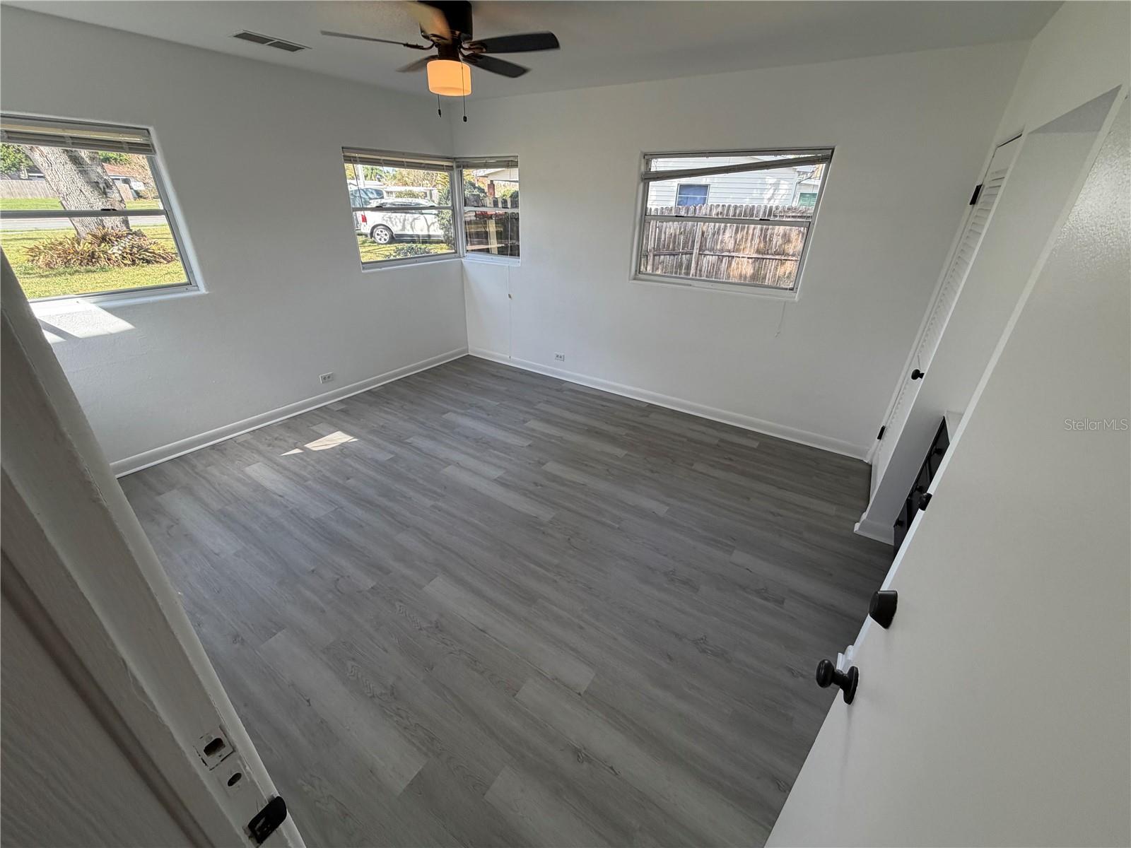 Image 12 of 17 For 4235 Edgewater Drive