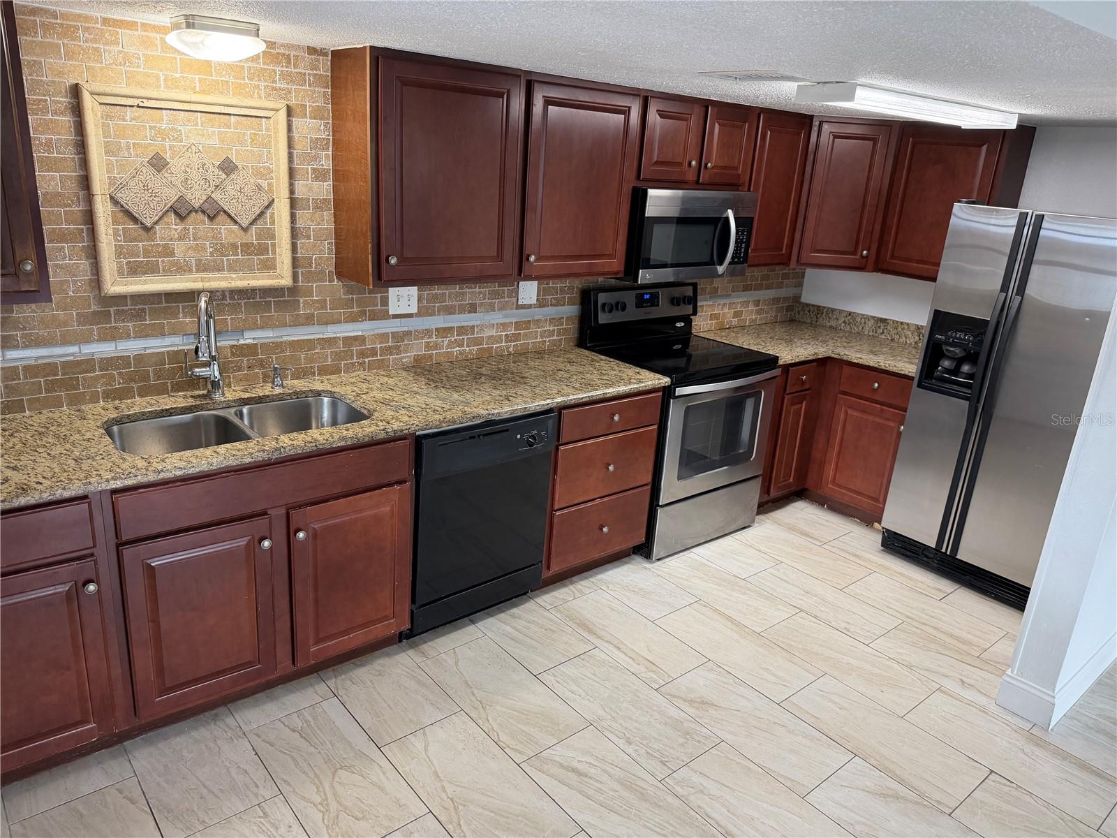 Image 3 of 17 For 4235 Edgewater Drive