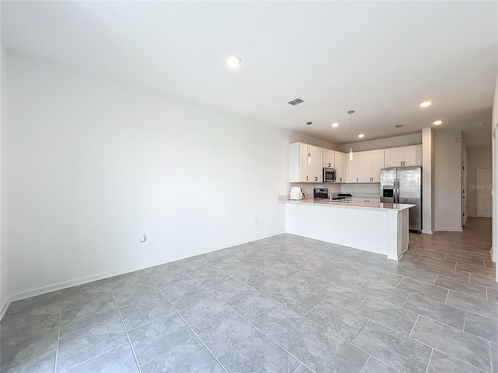 Image 11 of 48 For 3185 Laurent Loop