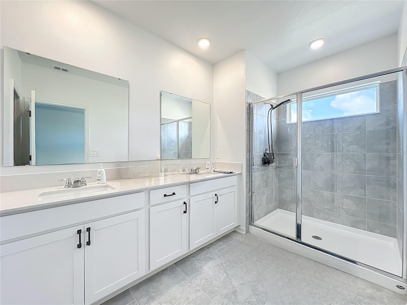 Image 24 of 48 For 3185 Laurent Loop