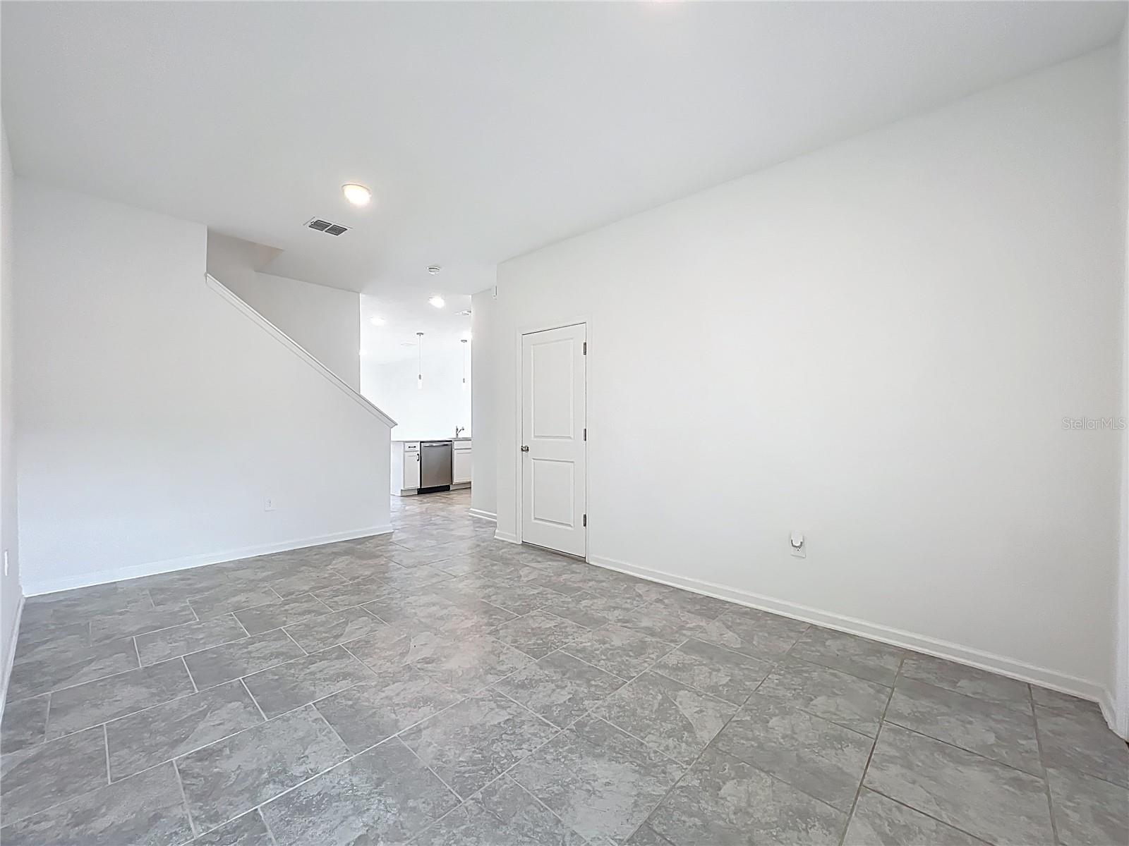 Image 5 of 48 For 3185 Laurent Loop