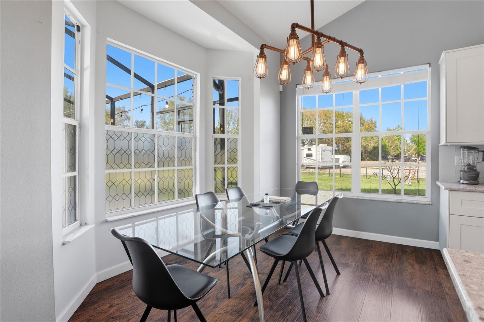 Image 18 of 98 For 4111 Foxtail Court