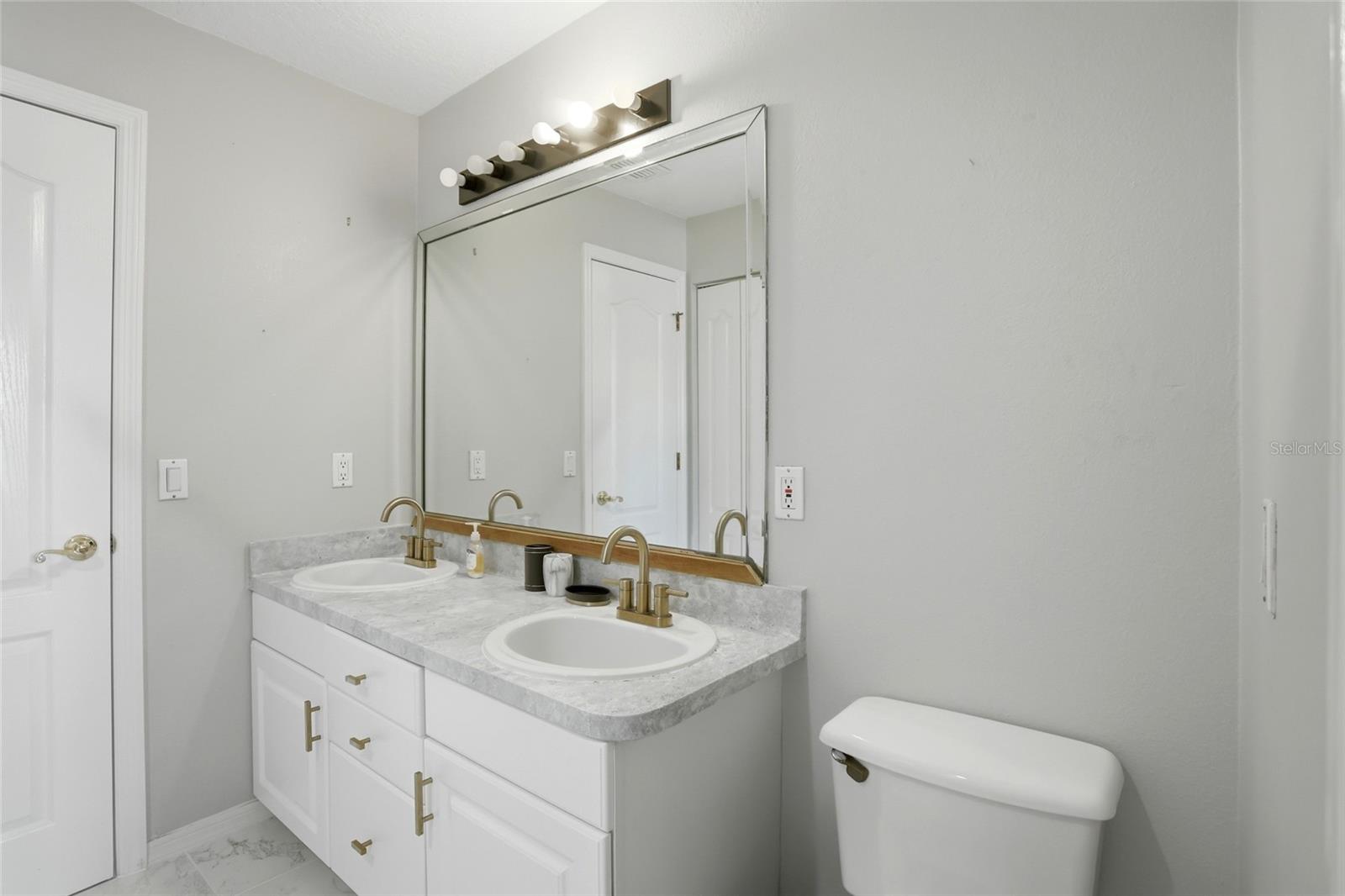 Image 55 of 98 For 4111 Foxtail Court