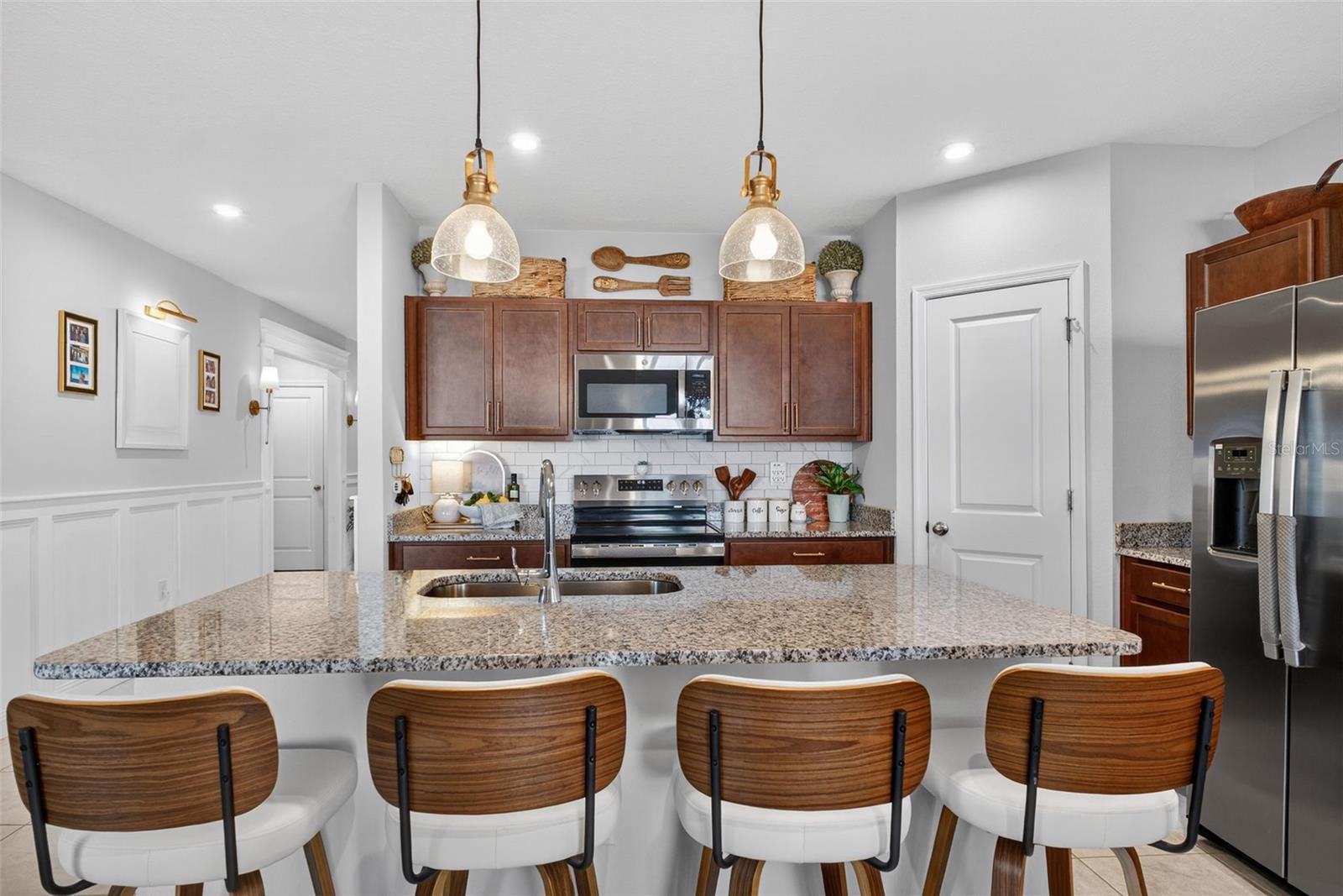 Image 20 of 77 For 1654 Laia Road