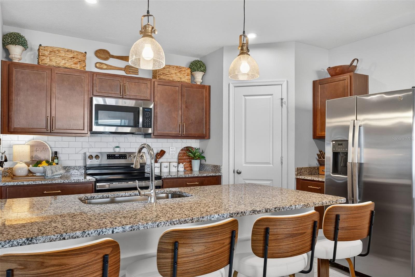 Image 24 of 77 For 1654 Laia Road