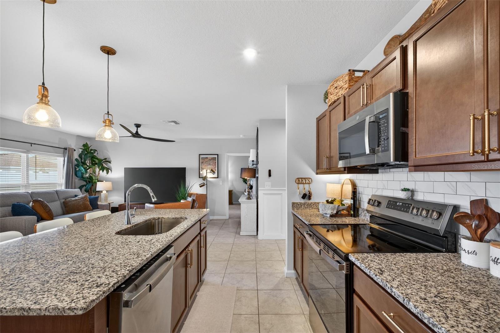 Image 27 of 77 For 1654 Laia Road