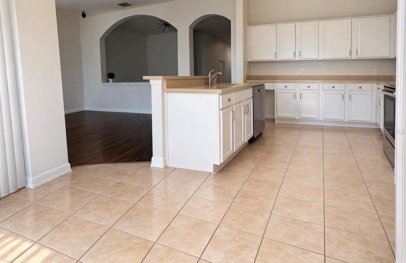 Image 20 of 24 For 2704 Lucas Lakes Lane