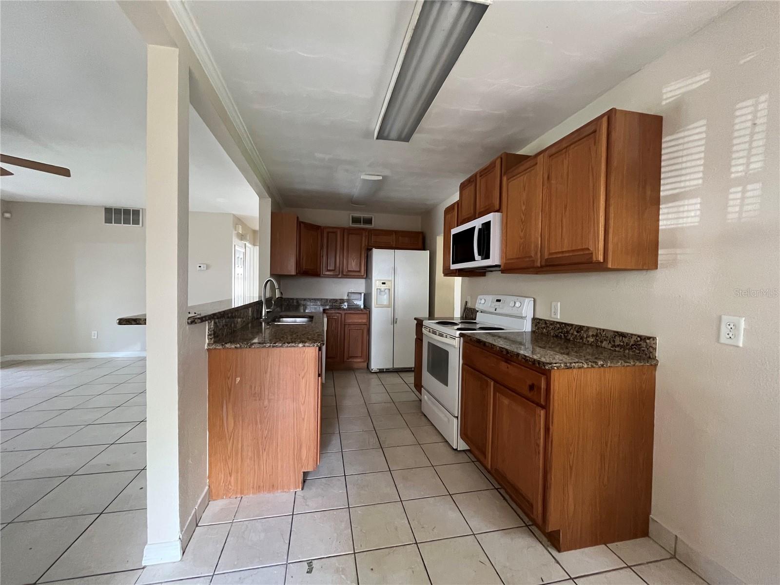 Image 2 of 16 For 27 Lind Avenue