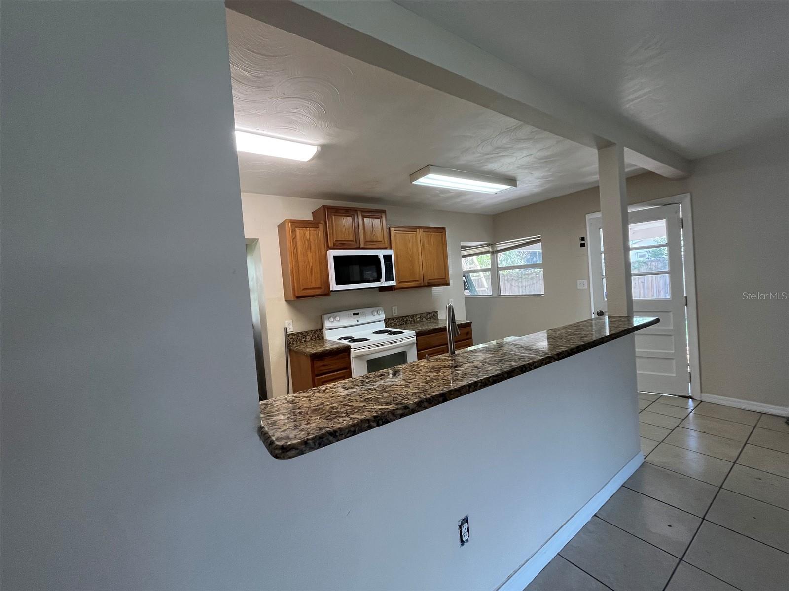 Image 3 of 16 For 27 Lind Avenue