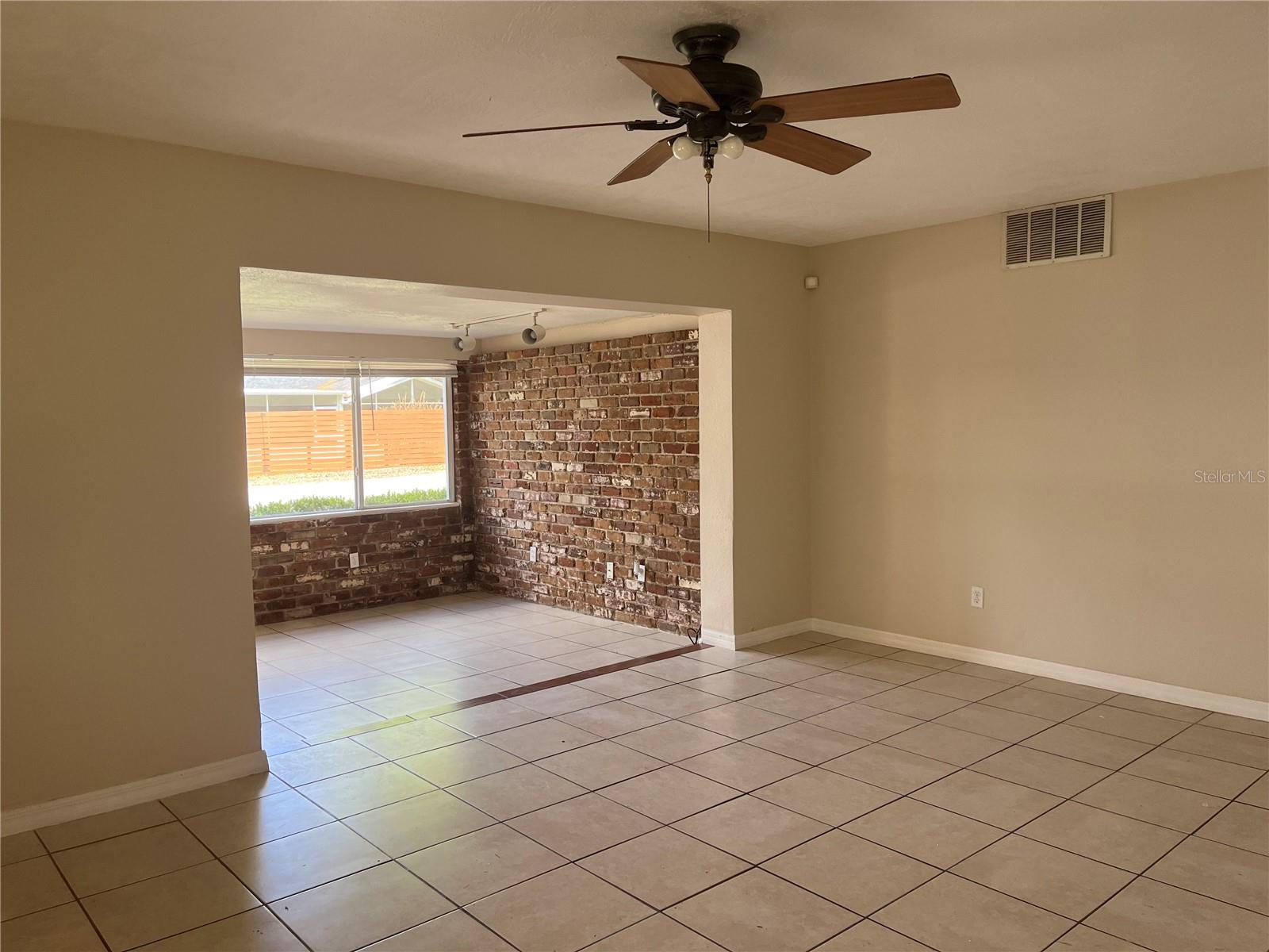 Image 4 of 16 For 27 Lind Avenue