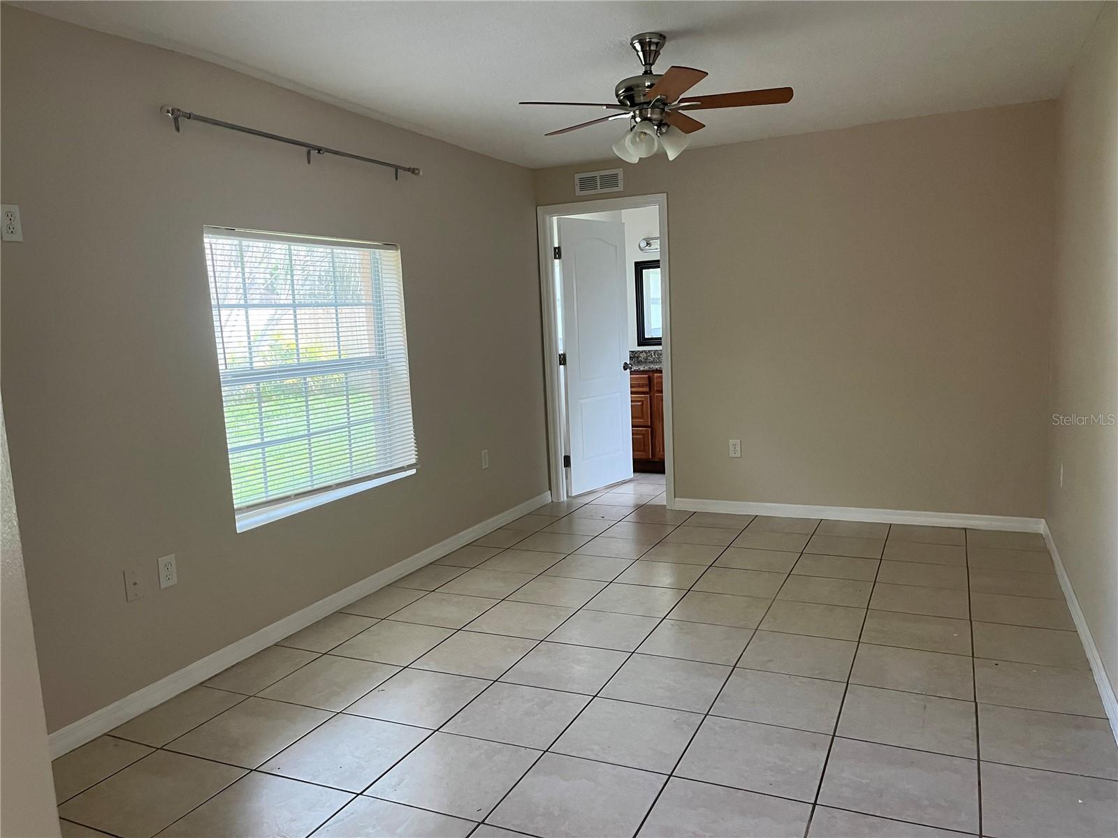 Image 6 of 16 For 27 Lind Avenue