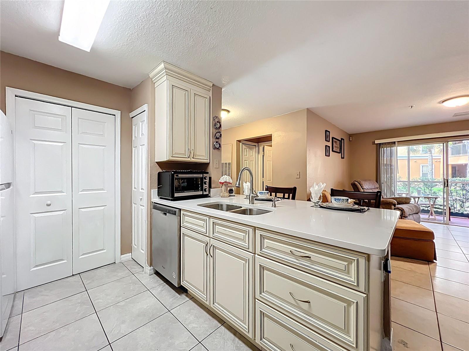 Image 16 of 49 For 5471 Vineland Road 7109