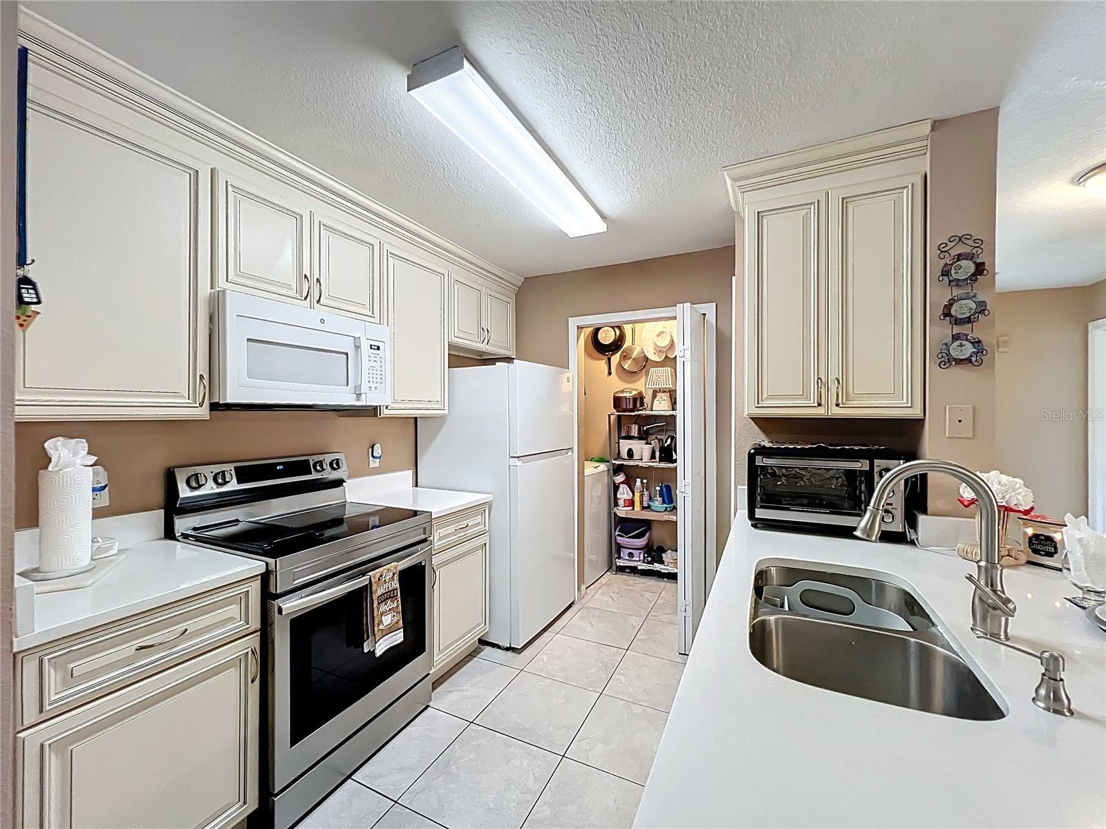 Image 17 of 49 For 5471 Vineland Road 7109