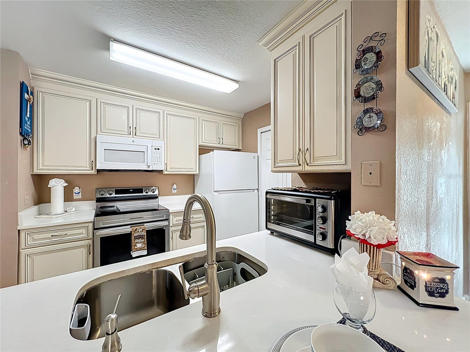 Image 19 of 49 For 5471 Vineland Road 7109