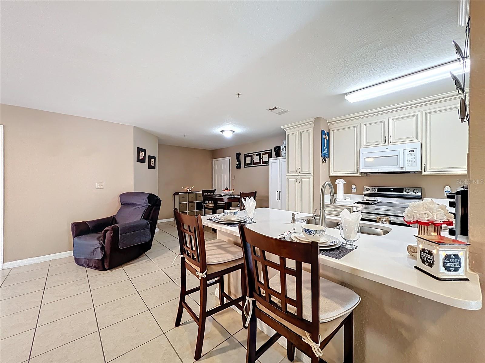 Image 21 of 49 For 5471 Vineland Road 7109