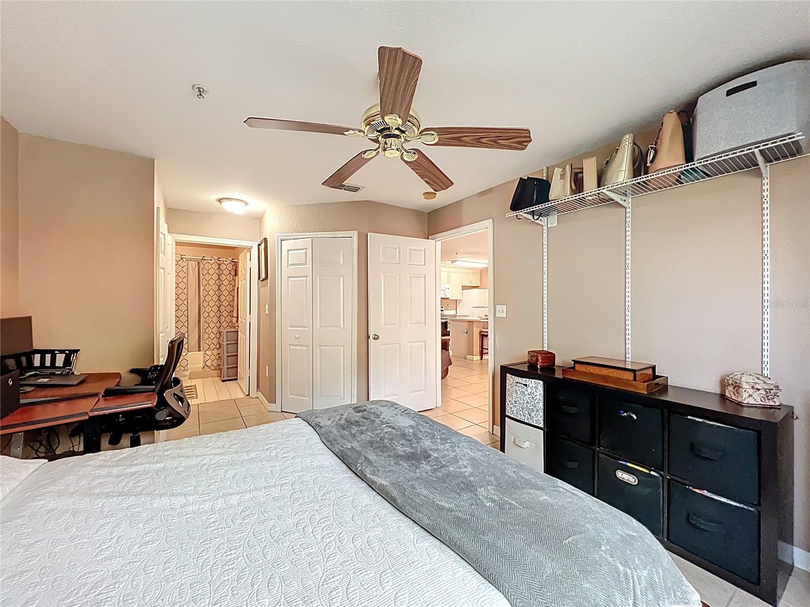 Image 32 of 49 For 5471 Vineland Road 7109