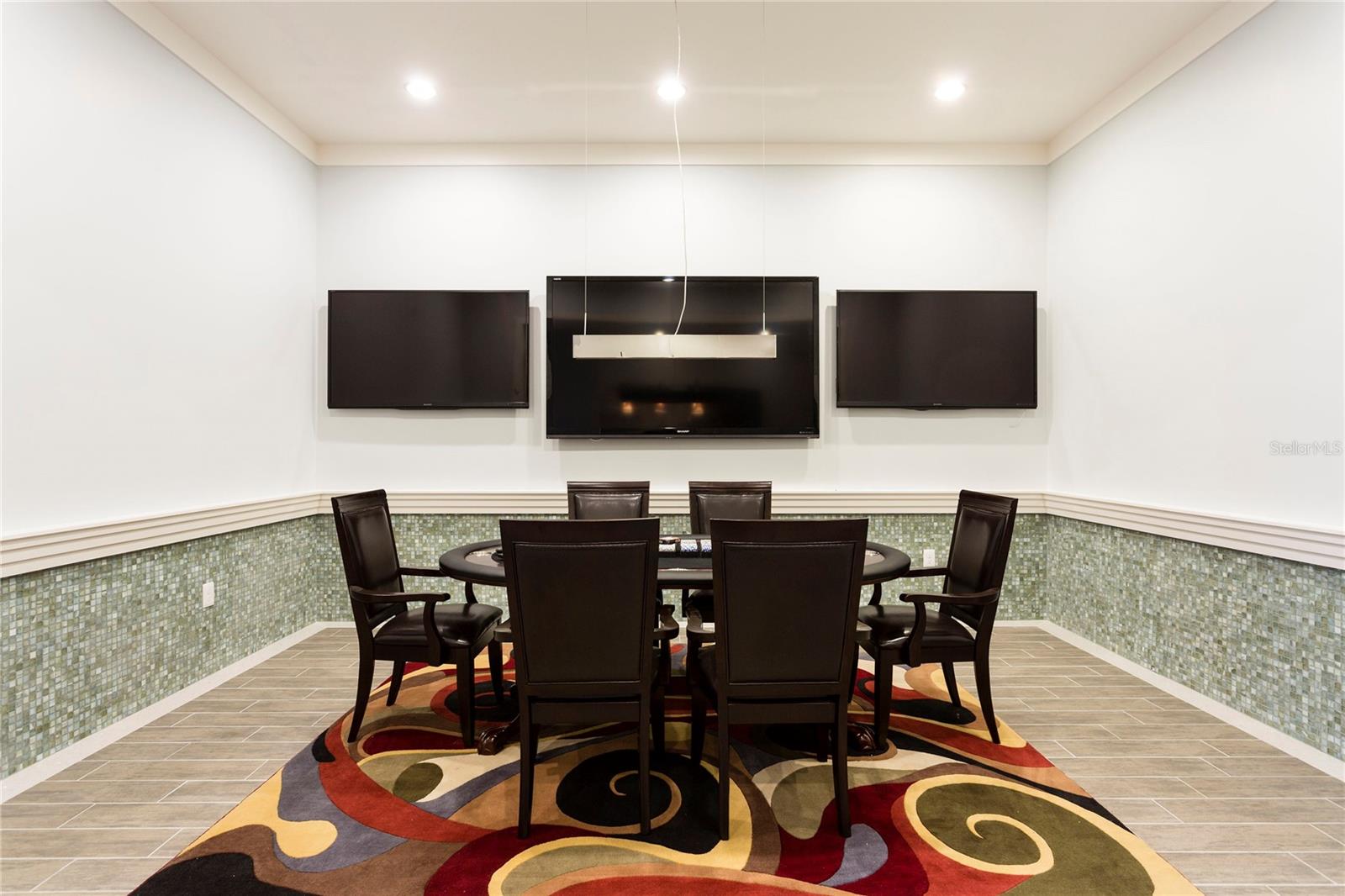 Listing photo id 8 for 905 Golden Bear Drive