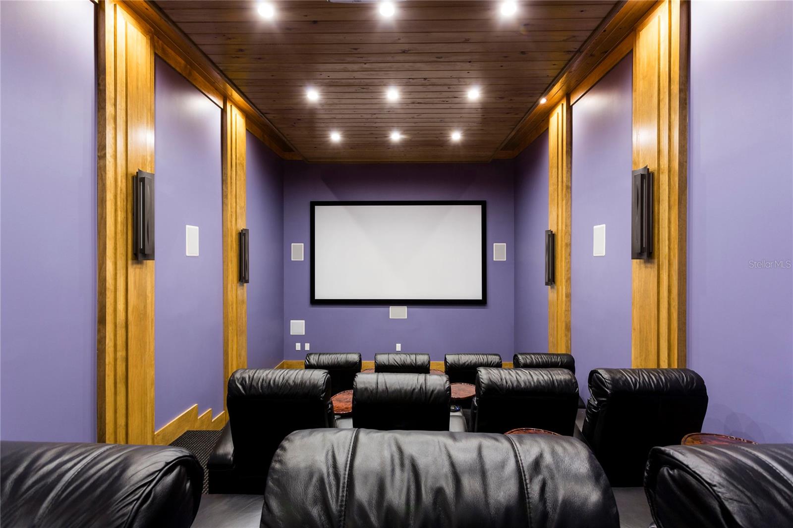 Listing photo id 11 for 905 Golden Bear Drive