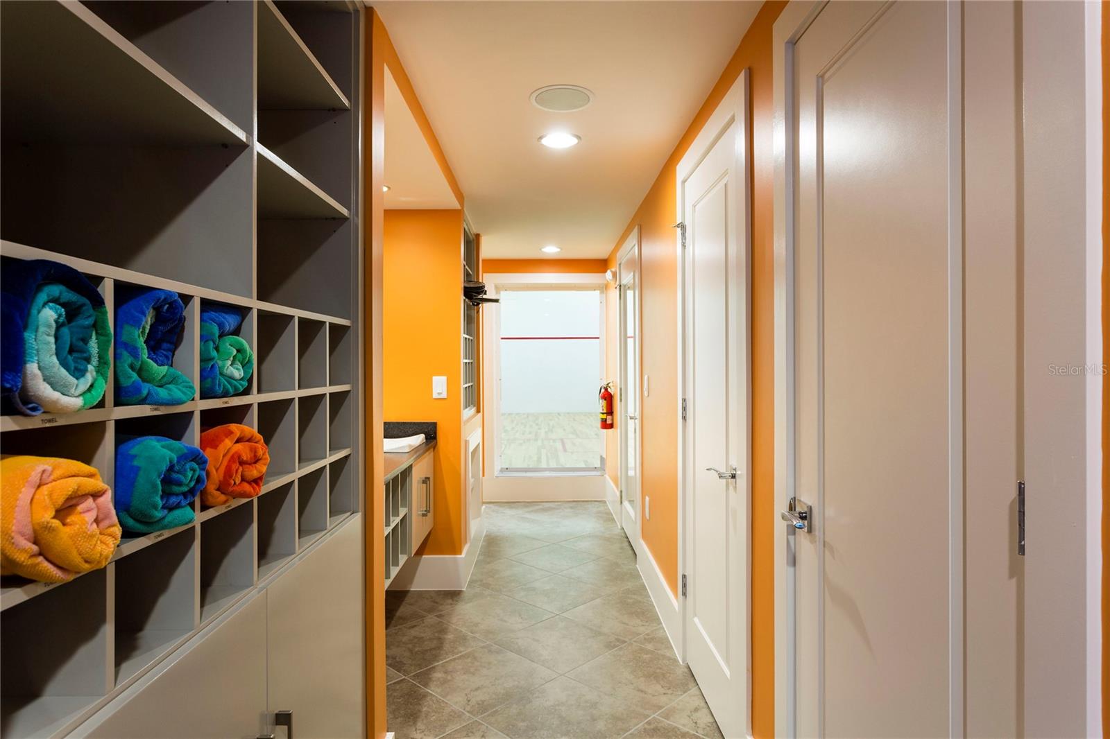 Listing photo id 12 for 905 Golden Bear Drive