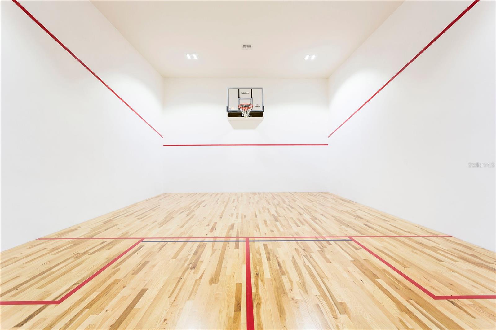 Listing photo id 13 for 905 Golden Bear Drive