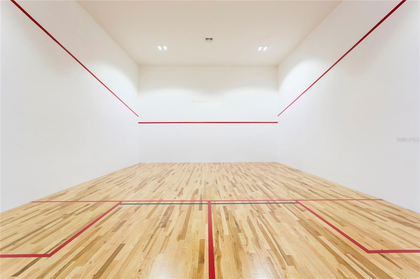 Listing photo id 15 for 905 Golden Bear Drive