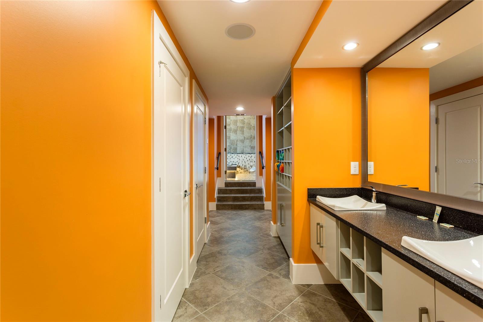 Listing photo id 16 for 905 Golden Bear Drive